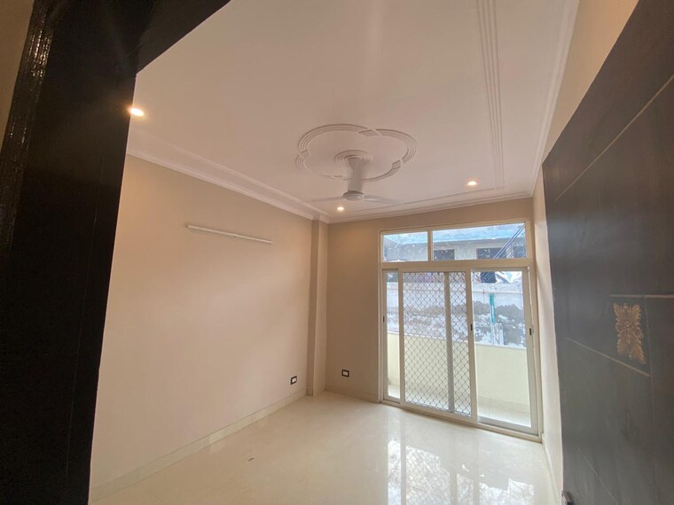 Room, sector 52 6+ Bedroom 450 Sq.Mt. Villa In Sector 52 Noida 9126881