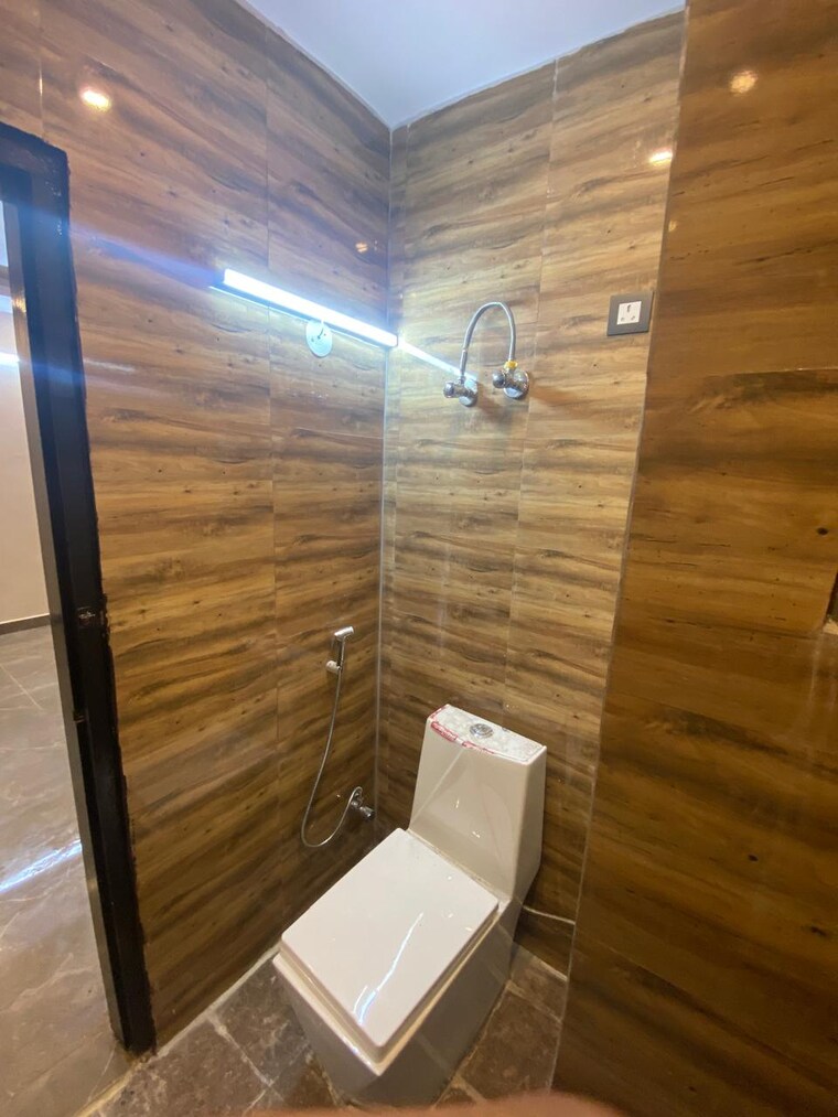 Bathroom, sector 52 6+ Bedroom 450 Sq.Mt. Villa In Sector 52 Noida 9126881