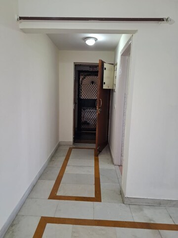 Building Lobby in 3 BHK Apartment at Ansal Sushant Estate, Sector 52 – for Rent