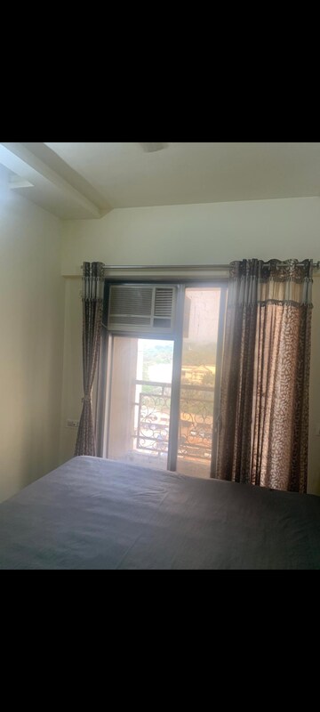 Room in 2.5 BHK Apartment at Thane West – for Rent