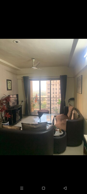 Living Room in 2.5 BHK Apartment at Thane West – for Rent