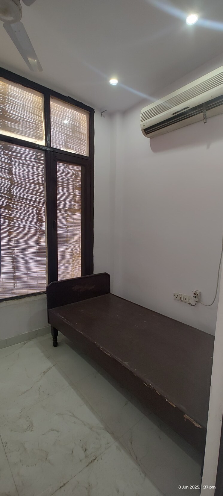 Room, sector 47 2 Bedroom 112 Sq.Mt. Villa In Sector 47 Noida 9126894