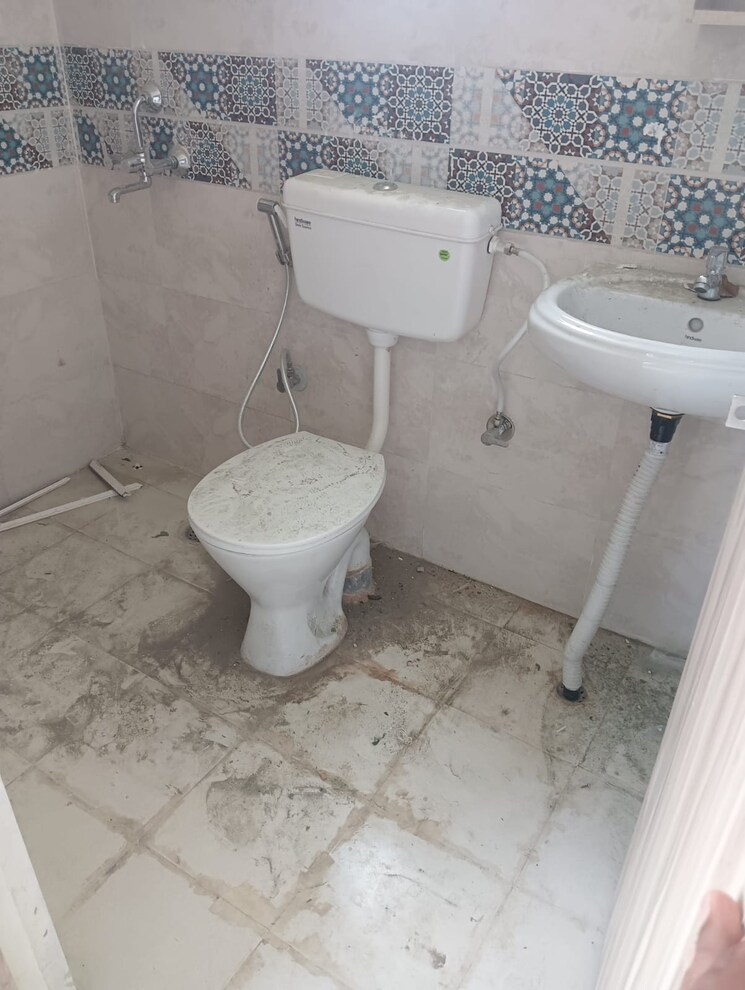 Attached Bathroom, czar-mahira-homes-63a 2 Bedroom 608 Sq.Ft. Apartment In Sector 63a Gurgaon 9126889