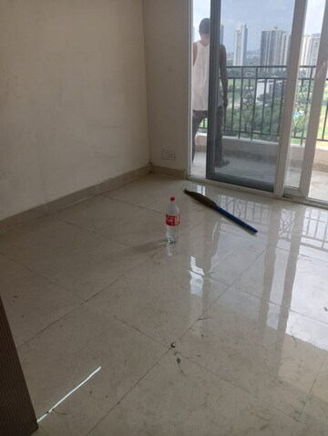 Room in 2 BHK Apartment at Czar Mahira Homes 63A, Sector 63a – for Rent