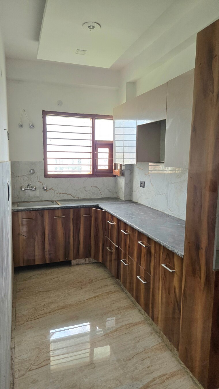 Kitchen, bptp-district-phase-2 3 Bedroom 121 Sq.Yd. Builder Floor In Sector 84 Faridabad 9126930