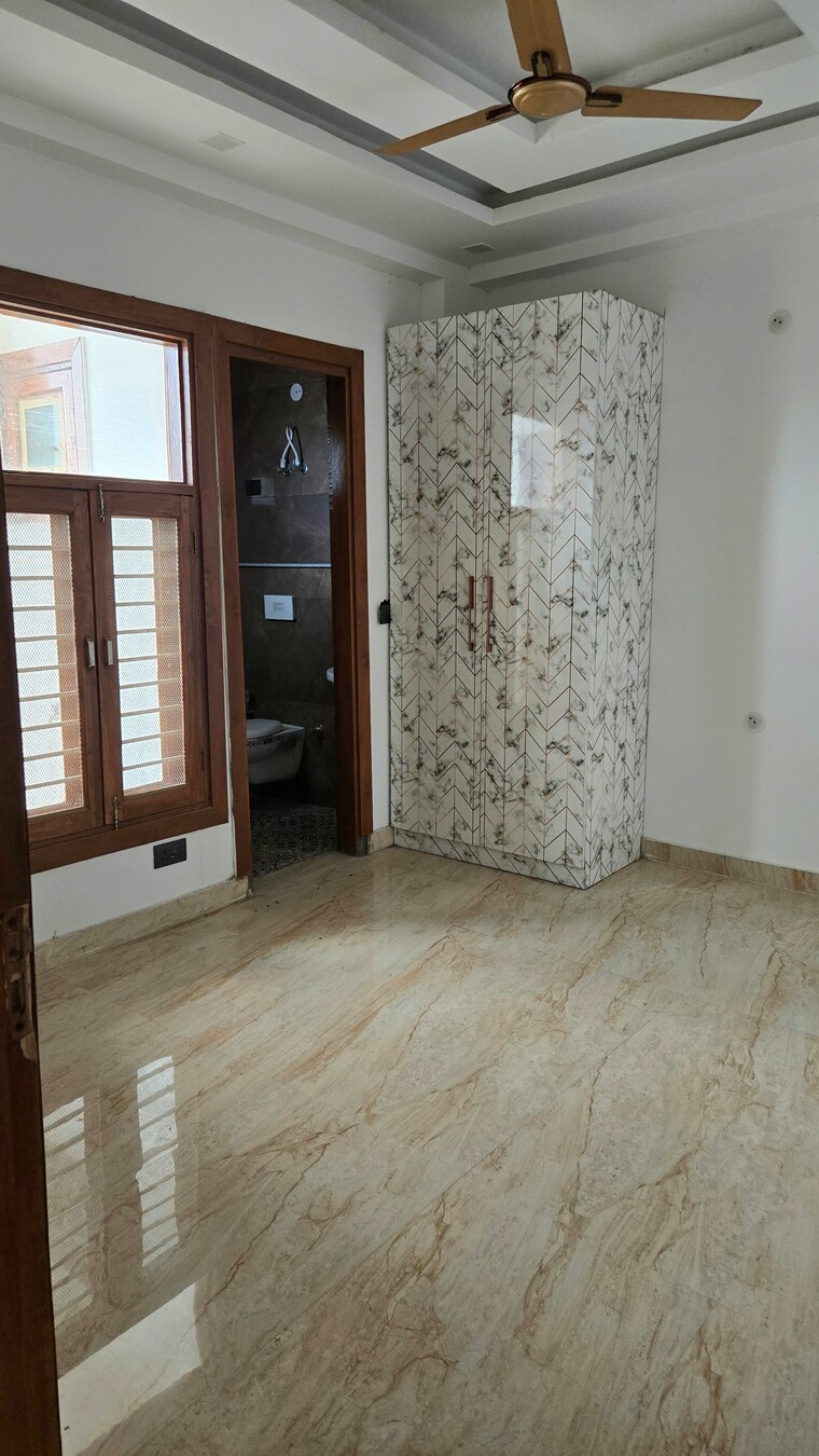 Room, bptp-district-phase-2 3 Bedroom 121 Sq.Yd. Builder Floor In Sector 84 Faridabad 9126930