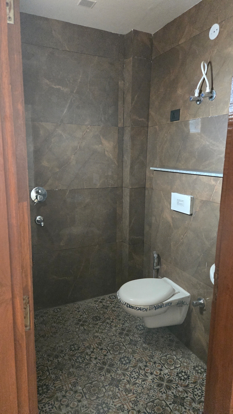 Bathroom, bptp-district-phase-2 3 Bedroom 121 Sq.Yd. Builder Floor In Sector 84 Faridabad 9126930