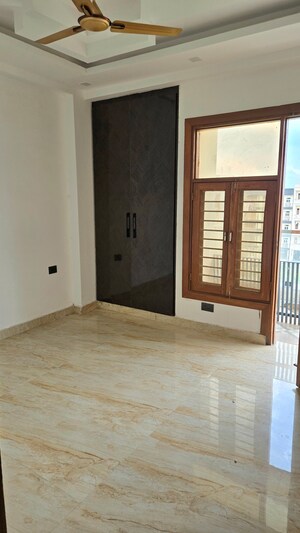 Room in 3 BHK Builder Floor at BPTP District Phase 2, Sector 84 – for Sale