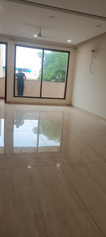 Room in 3 BHK Villa at Sector 41 – for Rent
