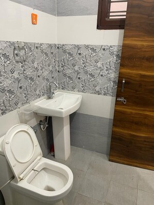 Bathroom in 6 BHK Independent House at Ambala Highway – for Sale