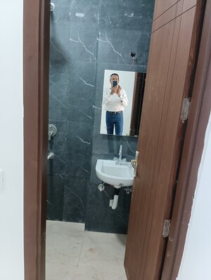 Bathroom in 1 BHK Builder Floor at Maidan Garhi – for Sale