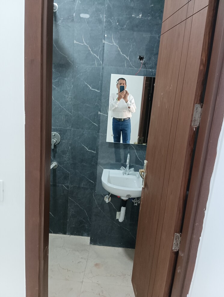 Bathroom, maidan garhi 1 Bedroom 55 Sq.Yd. Builder Floor In Maidan Garhi Delhi 9126975