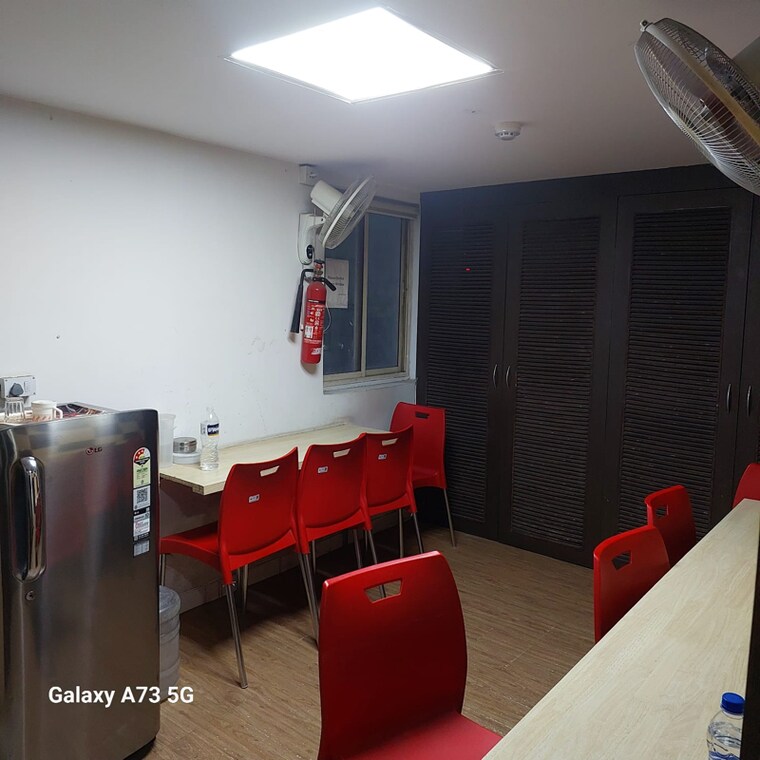 Team Area, golden-park-complex Commercial Office Space 1902 Sq.Ft. In Gokul Nagar Thane 9126936