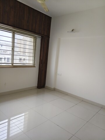 Room in 2 BHK Apartment at Anandtara La Gloriosa, Kalyani Nagar – for Rent