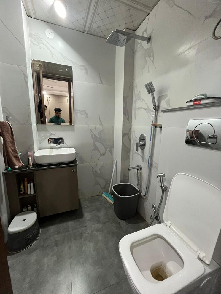 Bathroom, global-foyer 2 Bedroom 1200 Sq.Ft. Builder Floor In Sector 43 Gurgaon 9126968