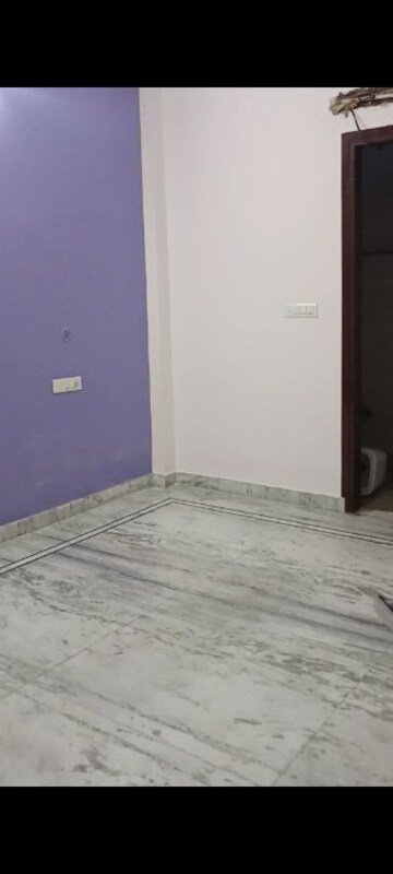 Room in 2 BHK Builder Floor at Gomti Nagar – for Rent