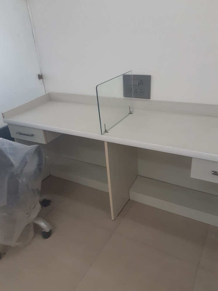 Team Area, ansal-fortune-arcade Commercial Office Space 381 Sq.Ft. In Sector 18 Noida 9127015