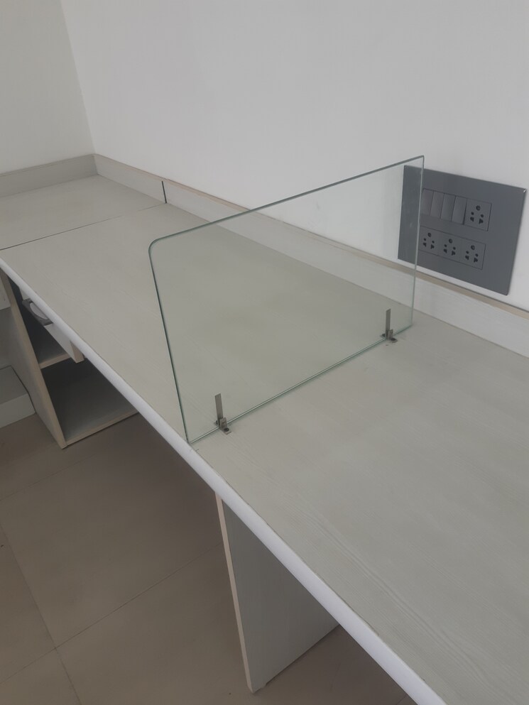 Team Area, ansal-fortune-arcade Commercial Office Space 381 Sq.Ft. In Sector 18 Noida 9127015