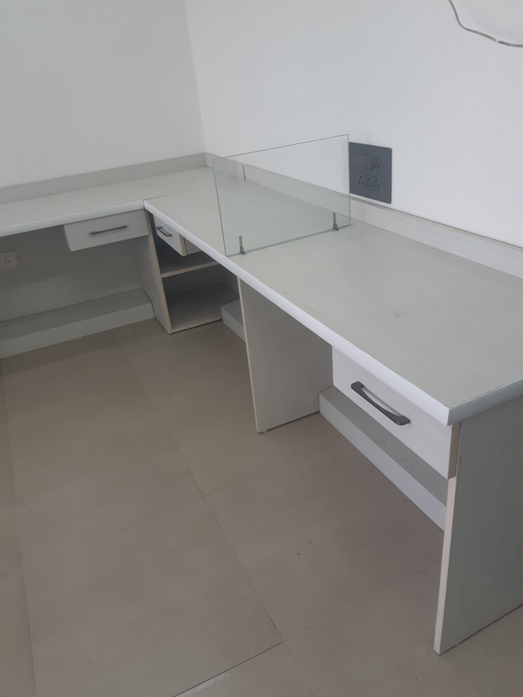 Team Area, ansal-fortune-arcade Commercial Office Space 381 Sq.Ft. In Sector 18 Noida 9127015