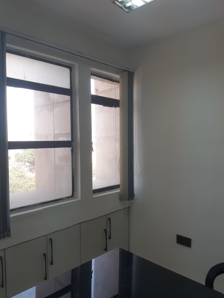 Other, ansal-fortune-arcade Commercial Office Space 381 Sq.Ft. In Sector 18 Noida 9127015