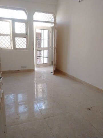 Room in 3 BHK Apartment at Vasant Kunj – for Rent
