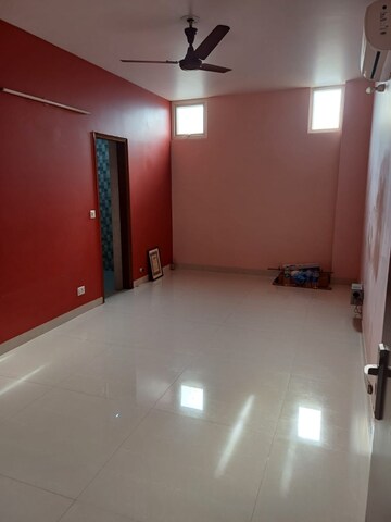 Room in 3 BHK Apartment at DDA Rosewood Apartments, Vasant Kunj – for Rent