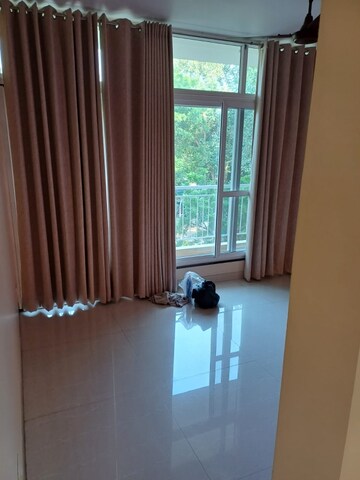 Room in 3 BHK Apartment at DDA Rosewood Apartments, Vasant Kunj – for Rent