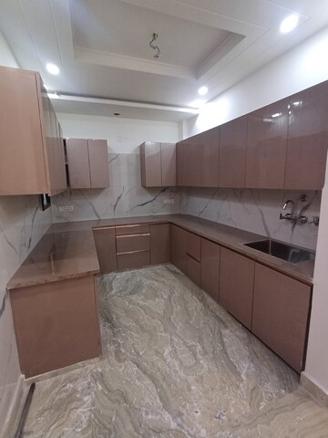 Bathroom in 2.5 BHK Builder Floor at Ramesh Nagar – for Rent