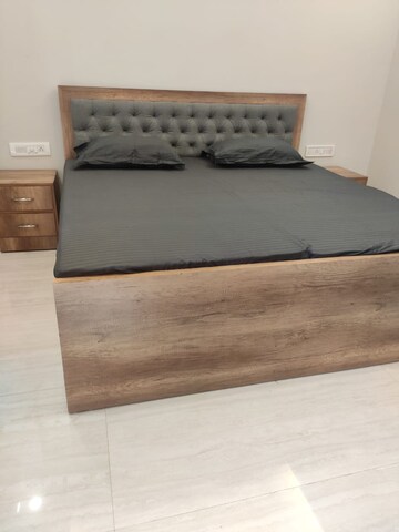 Room in 1 BHK Apartment at Ansal Sushant Lok I, Sector 43 – for Rent