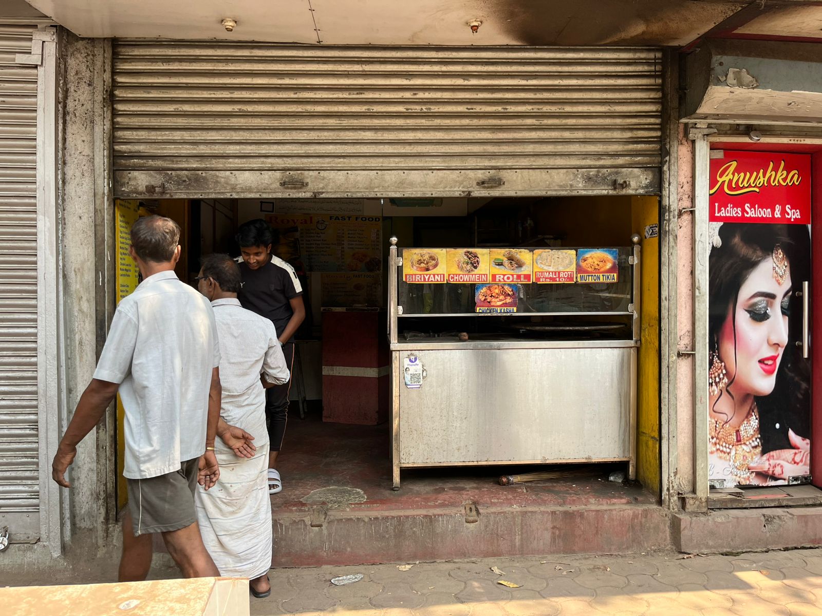 Retail Shop For Rent in Camac Street