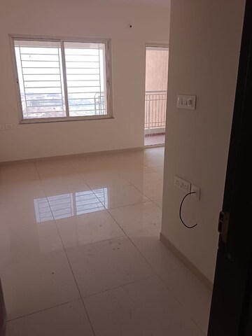 Room in 2 BHK Apartment at Paranjape Forest Trails The Highlands, Bhugaon – for Rent