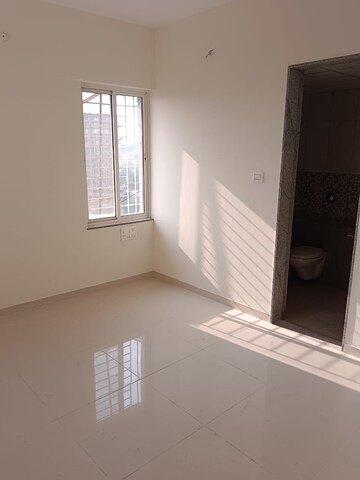 Room in 2 BHK Apartment at Paranjape Forest Trails The Highlands, Bhugaon – for Rent