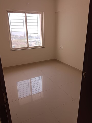 Room in 2 BHK Apartment at Paranjape Forest Trails The Highlands, Bhugaon – for Rent