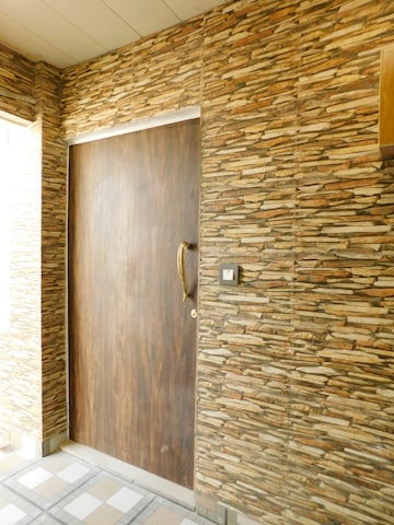 Furnished Amenities in 3 BHK Apartment at Boutique Residential Apartments A-17 A, New Friends Colony – for Rent
