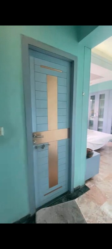 Building Lobby in 3 BHK Apartment at Hiranandani Meadows, Manpada – for Rent