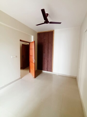 Room in 4 BHK Apartment at Ansals Celebrity Greens, Sushant Golf City – for Rent