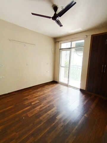 Room in 4 BHK Apartment at Ansals Celebrity Greens, Sushant Golf City – for Rent