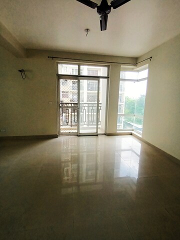 Room in 4 BHK Apartment at Ansals Celebrity Greens, Sushant Golf City – for Rent
