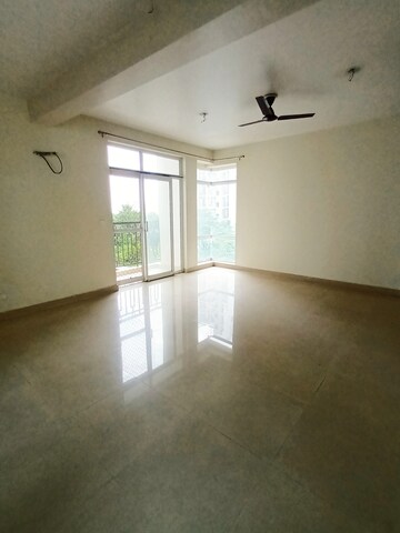 Room in 4 BHK Apartment at Ansals Celebrity Greens, Sushant Golf City – for Rent