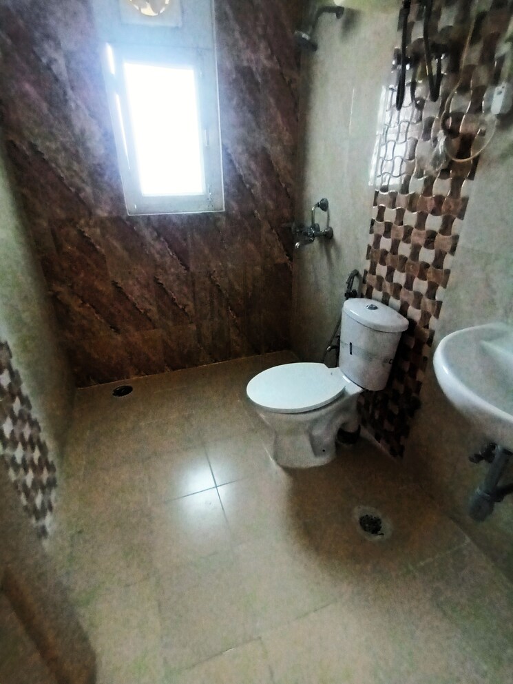 Bathroom, ansals-celebrity-greens 4 Bedroom 2100 Sq.Ft. Apartment In Sushant Golf City Lucknow 9127215