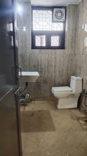 Bathroom in 4 BHK Apartment at Boutique Residential Apartments N-136, Panchsheel Park – for Rent