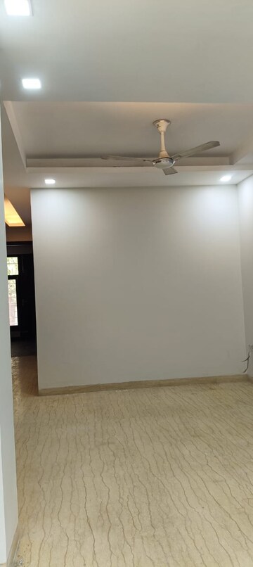 Room in 3 BHK Builder Floor at Unitech South City II, Sector 50 – for Rent