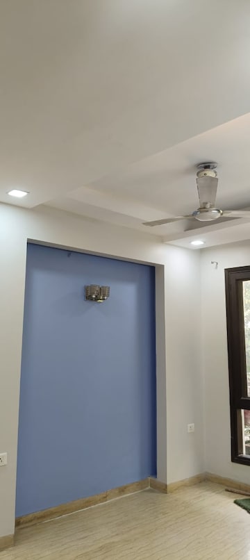 Room in 3 BHK Builder Floor at Unitech South City II, Sector 50 – for Rent