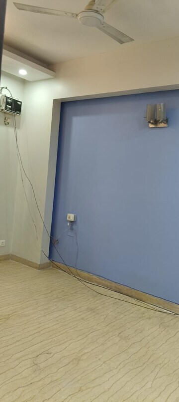 Building Lobby in 3 BHK Builder Floor at Unitech South City II, Sector 50 – for Rent