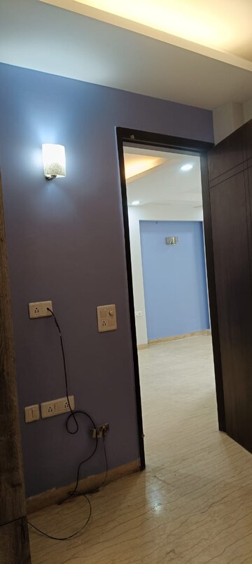 Room in 3 BHK Builder Floor at Unitech South City II, Sector 50 – for Rent