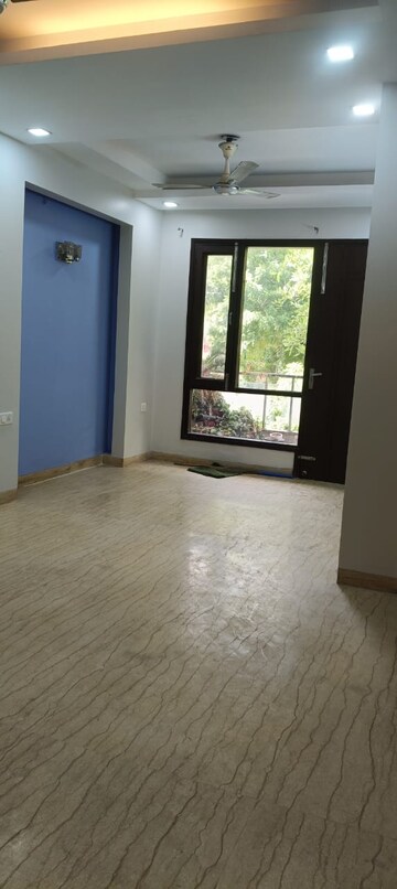 Room in 3 BHK Builder Floor at Unitech South City II, Sector 50 – for Rent