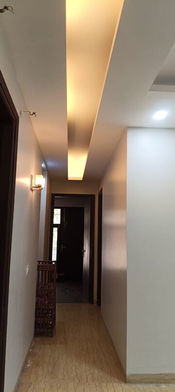 Room in 3 BHK Builder Floor at Unitech South City II, Sector 50 – for Rent