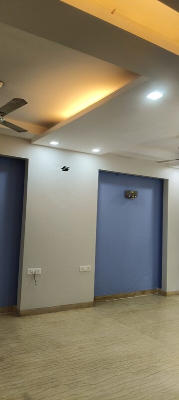 Furnished Amenities in 3 BHK Builder Floor at Unitech South City II, Sector 50 – for Rent