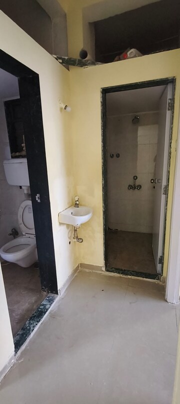 Furnished Amenities in 1 BHK Apartment at Arihant View, Santacruz East – for Rent