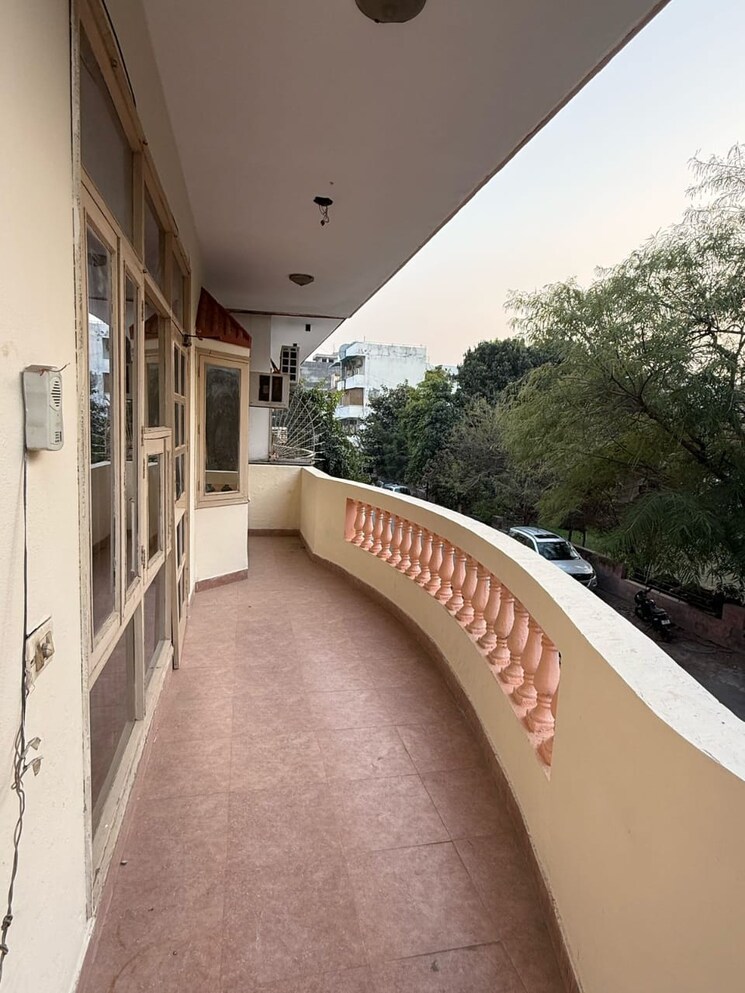 Balcony, ss-mayfield-gardens 3 Bedroom 1600 Sq.Ft. Builder Floor In Sector 51 Gurgaon 9127288